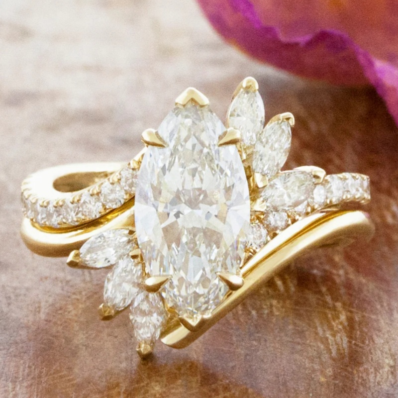 Exquisite Twisted Finger Ring with Synthetic Zirconia